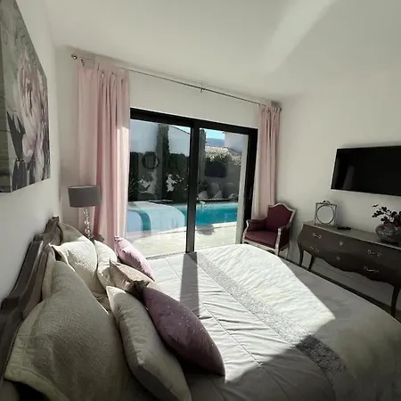 Raffinee Avec Piscine Et Climatisation Villa